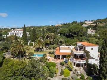 Moradia T4 para Venda em Santa Barbara de Nexe