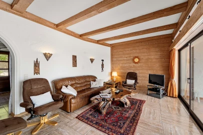 Moradia T4 para Venda em Santa Barbara de Nexe