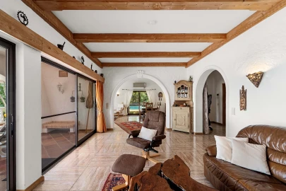 Moradia T4 para Venda em Santa Barbara de Nexe