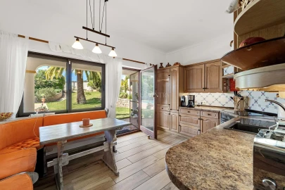 Moradia T4 para Venda em Santa Barbara de Nexe