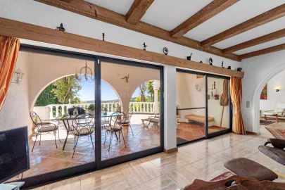 Moradia T4 para Venda em Santa Barbara de Nexe