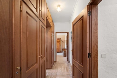 Moradia T4 para Venda em Santa Barbara de Nexe