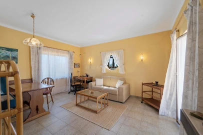 Moradia T4 para Venda em Santa Barbara de Nexe