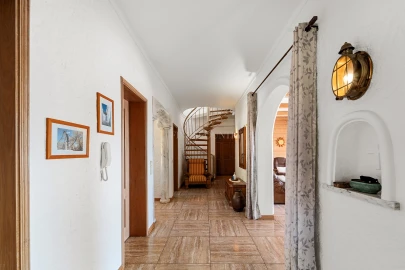 Moradia T4 para Venda em Santa Barbara de Nexe