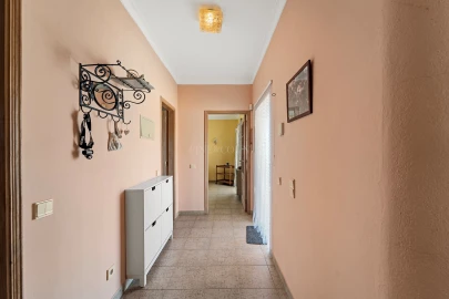 Moradia T4 para Venda em Santa Barbara de Nexe