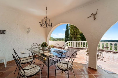 Moradia T4 para Venda em Santa Barbara de Nexe