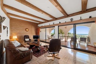 Moradia T4 para Venda em Santa Barbara de Nexe