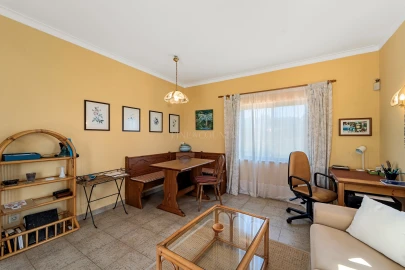 Moradia T4 para Venda em Santa Barbara de Nexe