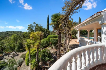 Moradia T4 para Venda em Santa Barbara de Nexe