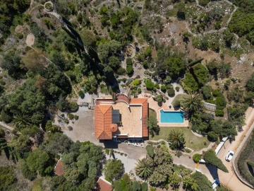 Moradia T4 para Venda em Santa Barbara de Nexe