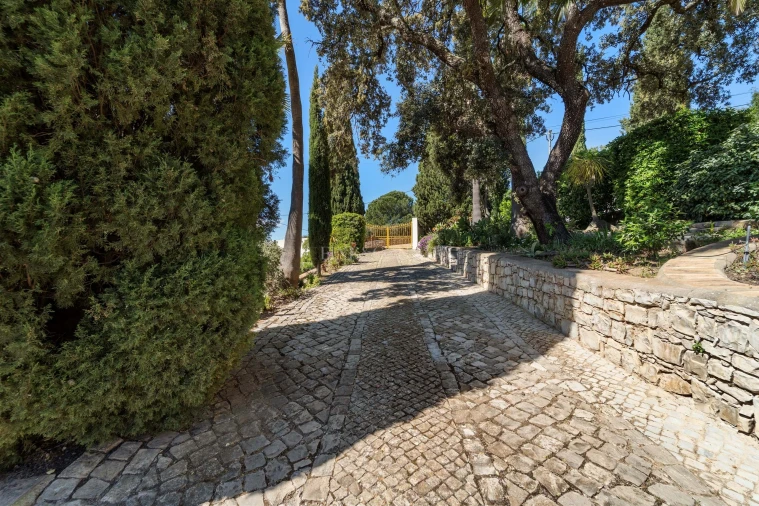 Moradia T4 para Venda em Santa Barbara de Nexe Foto 22