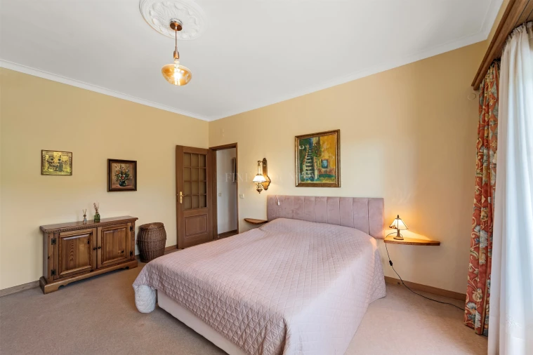 Moradia T4 para Venda em Santa Barbara de Nexe Foto 36