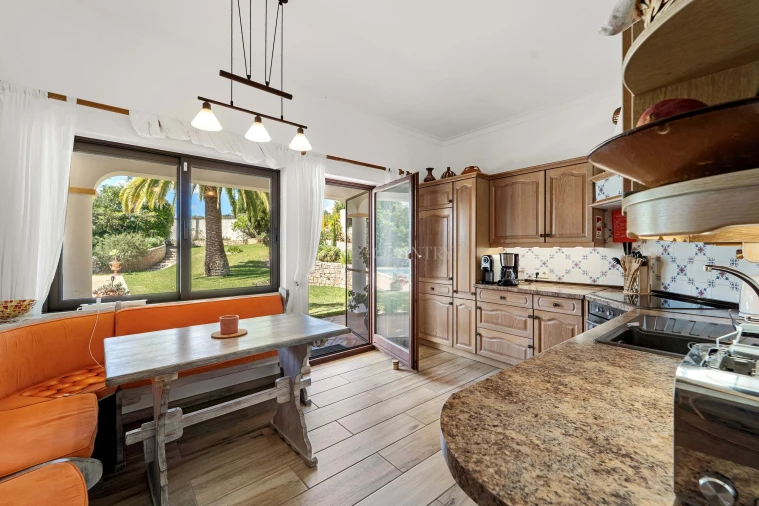 Moradia T4 para Venda em Santa Barbara de Nexe Foto 58