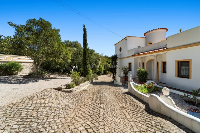 Moradia T4 para Venda em Santa Barbara de Nexe Foto 21