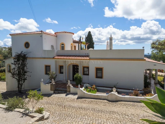 Moradia T4 para Venda em Santa Barbara de Nexe Foto 13