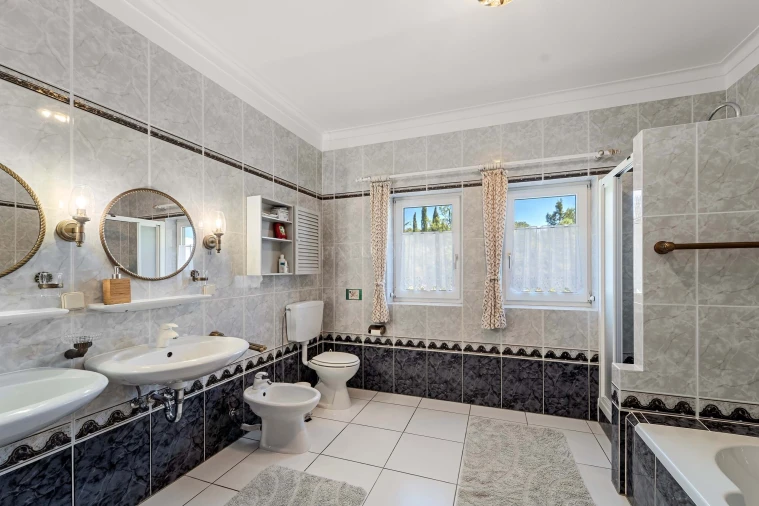 Moradia T4 para Venda em Santa Barbara de Nexe Foto 34