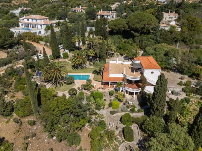 Moradia T4 para Venda em Santa Barbara de Nexe Foto 10