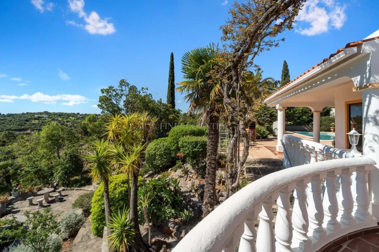 Moradia T4 para Venda em Santa Barbara de Nexe Foto 16