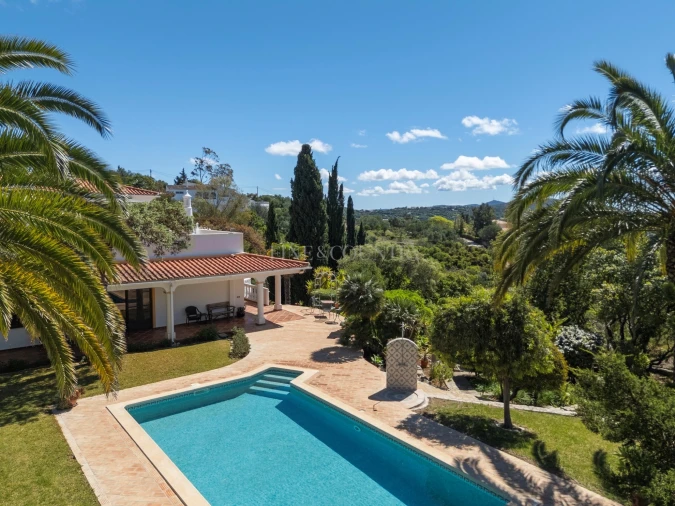 Moradia T4 para Venda em Santa Barbara de Nexe Foto 8