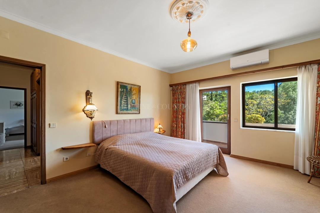 Moradia T4 para Venda em Santa Barbara de Nexe Foto 35