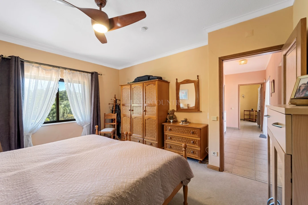 Moradia T4 para Venda em Santa Barbara de Nexe Foto 46