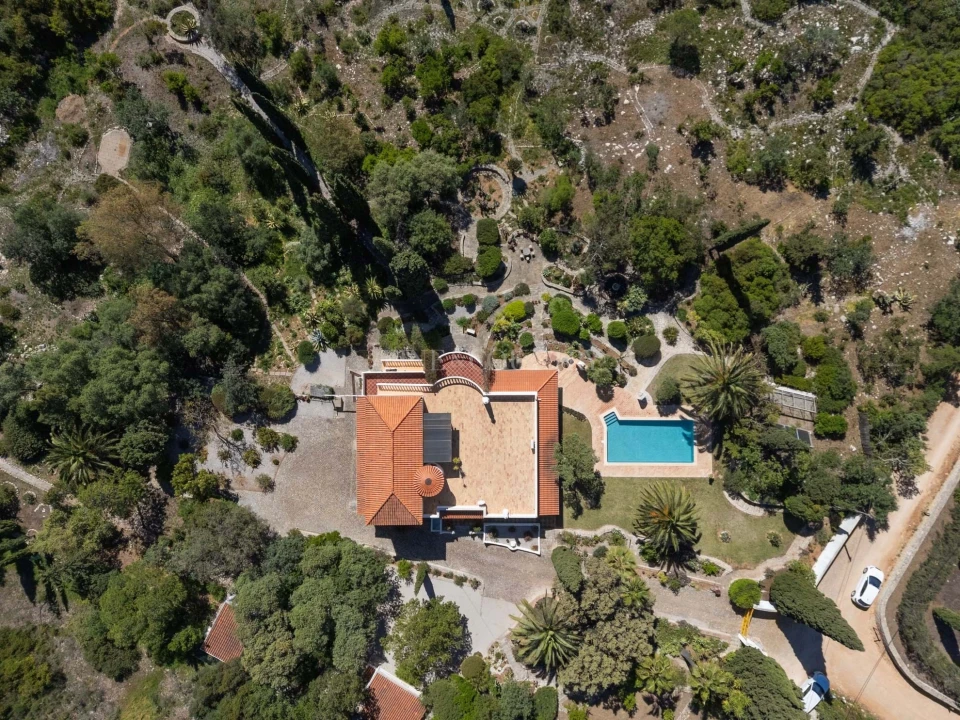 Moradia T4 para Venda em Santa Barbara de Nexe Foto 4