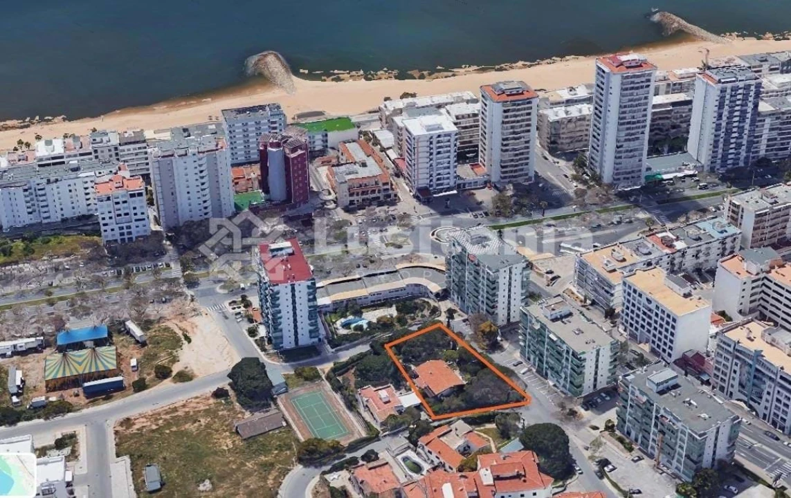 Terreno para Venda em Quarteira Foto 1