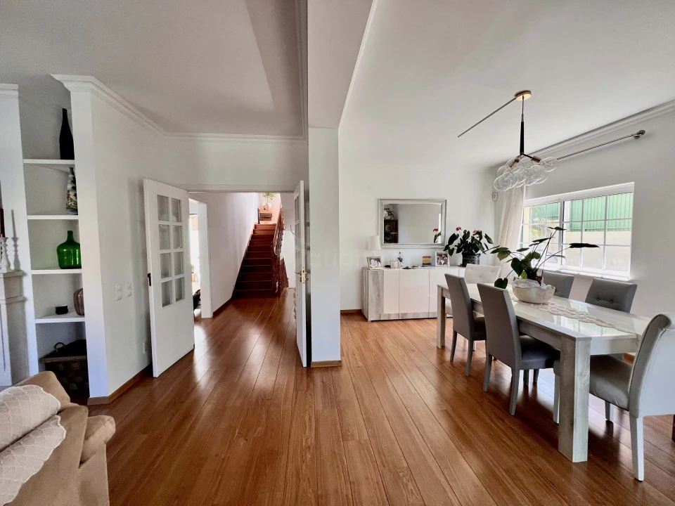 Moradia T5 para Venda em Alcabideche Foto 3