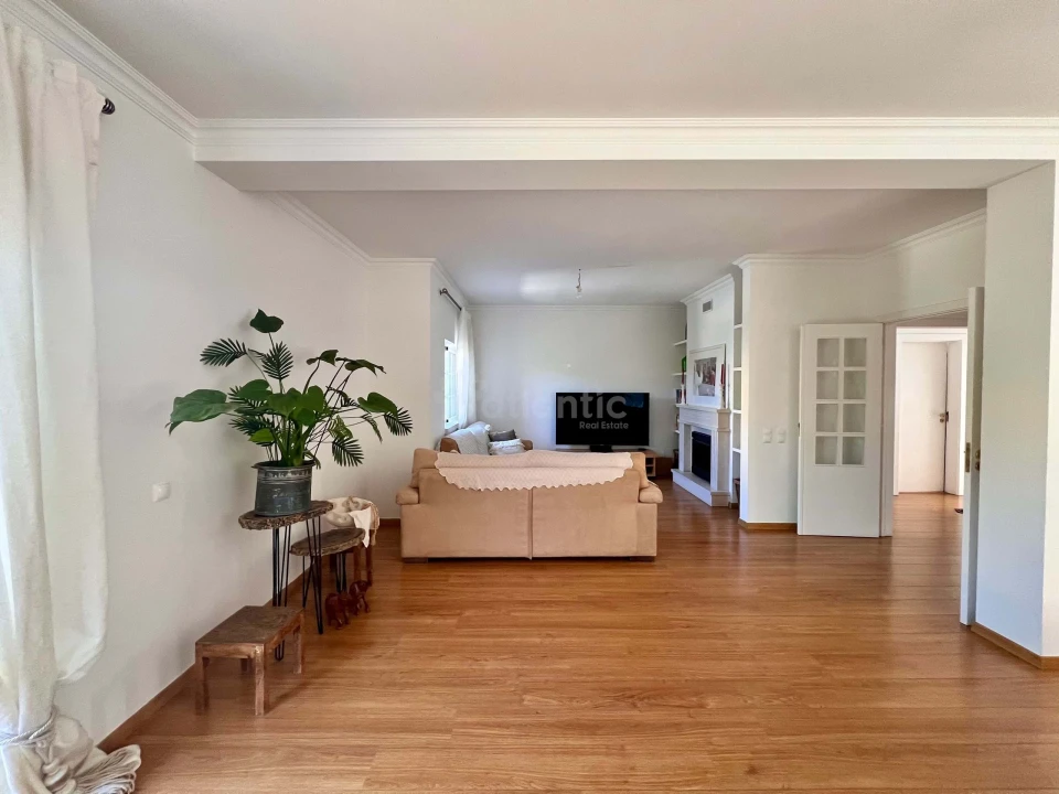 Moradia T5 para Venda em Alcabideche Foto 2