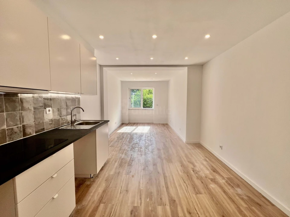 Apartamento T2 para Venda em Algueirão-Mem Martins Foto 2