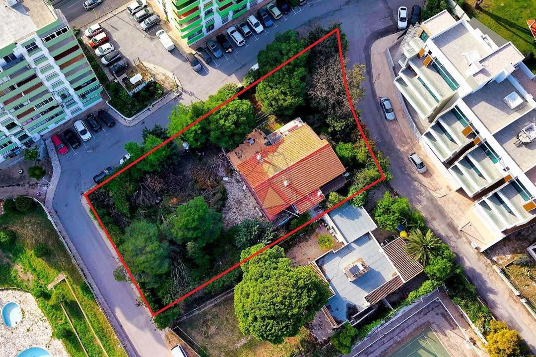 Terreno para Venda em Quarteira Foto 1