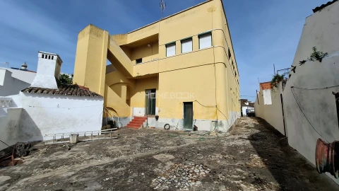 Moradia T7 para Venda em Brinches