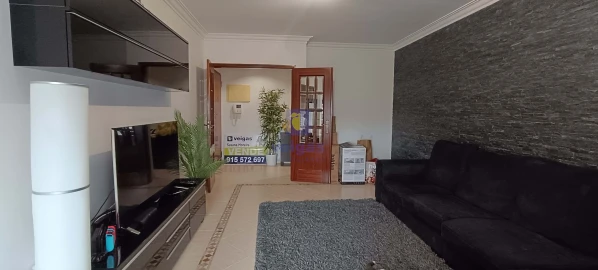 Apartamento T2 para Venda em Ramada e Caneças