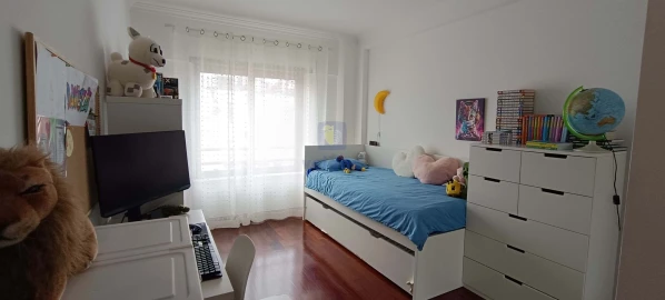 Apartamento T2 para Venda em Ramada e Caneças