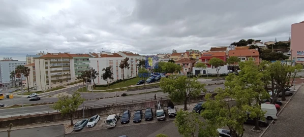 Apartamento T2 para Venda em Ramada e Caneças