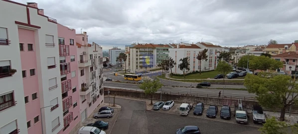 Apartamento T2 para Venda em Ramada e Caneças