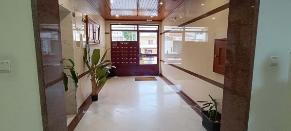 Apartamento T2 para Venda em Ramada e Caneças