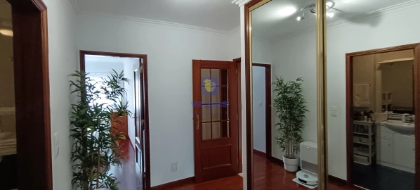 Apartamento T2 para Venda em Ramada e Caneças