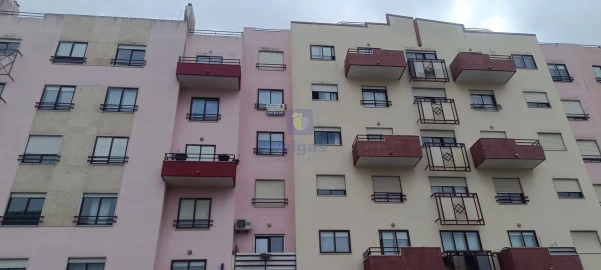 Apartamento T2 para Venda em Ramada e Caneças