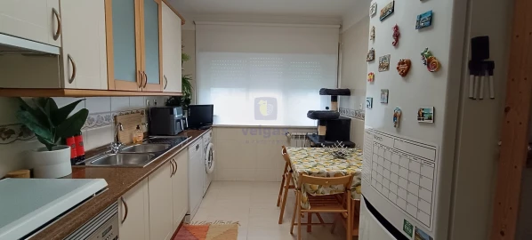 Apartamento T2 para Venda em Ramada e Caneças