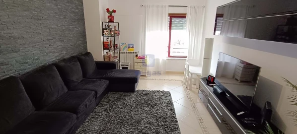 Apartamento T2 para Venda em Ramada e Caneças