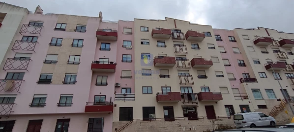 Apartamento T2 para Venda em Ramada e Caneças