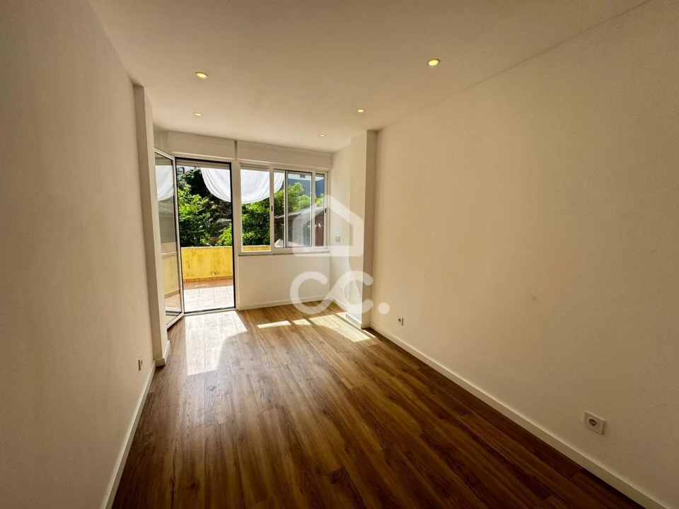 Apartamento T2 para Venda em Algueirão-Mem Martins Foto 12