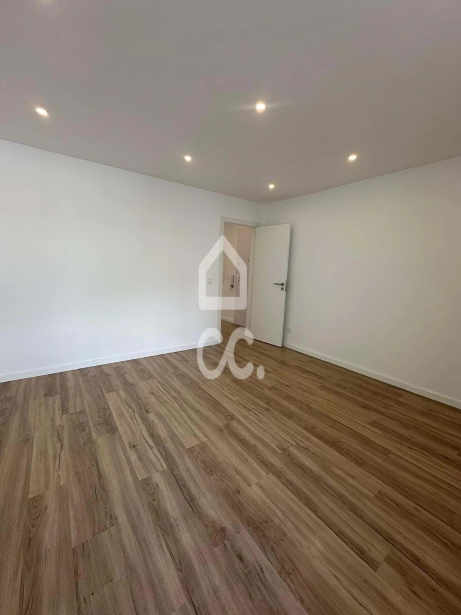 Apartamento T2 para Venda em Algueirão-Mem Martins Foto 8