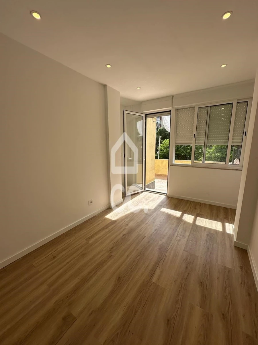 Apartamento T2 para Venda em Algueirão-Mem Martins Foto 11