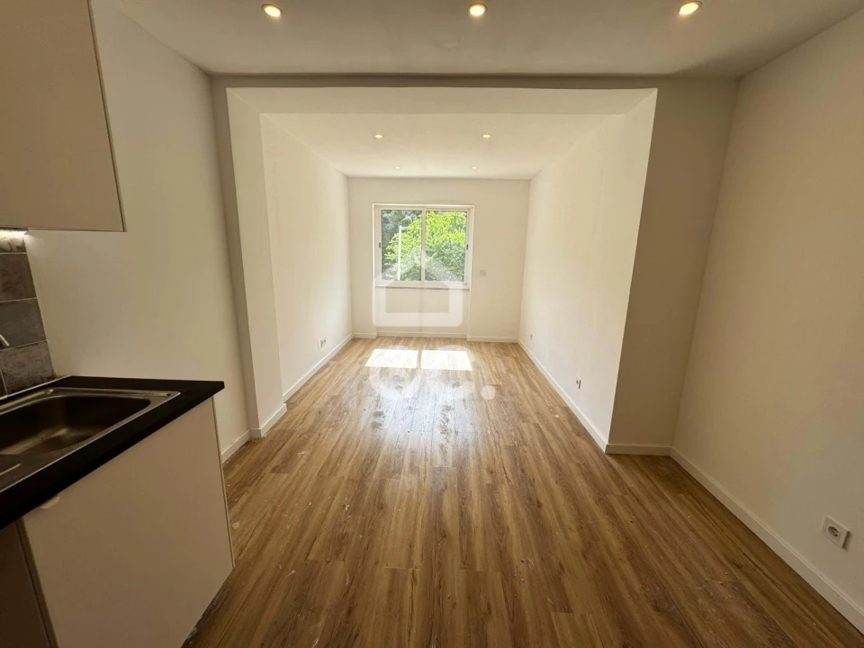 Apartamento T2 para Venda em Algueirão-Mem Martins Foto 1