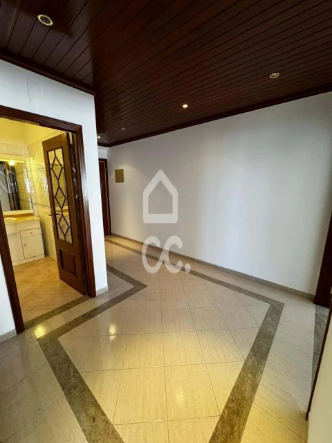 Apartamento T3 para Venda em Sacavém e Prior Velho