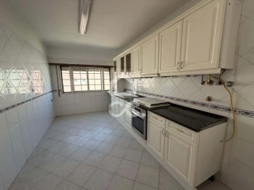 Apartamento T3 para Venda em Sacavém e Prior Velho