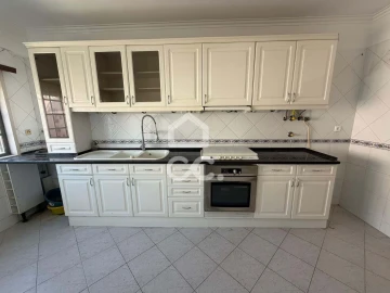 Apartamento T3 para Venda em Sacavém e Prior Velho