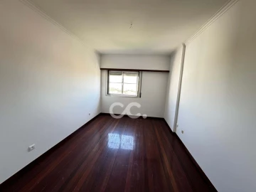 Apartamento T3 para Venda em Sacavém e Prior Velho